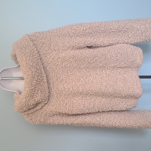 Very Soft Comfortable Turtleneck Sweater. - Picture 2 of 9